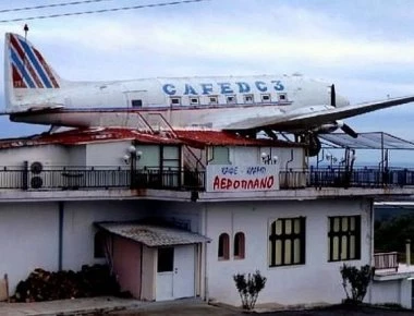 Έκαναν οίκο ανοχής την πιο θρυλική καφετέρια της Ελλάδας (φώτο-βίντεο)